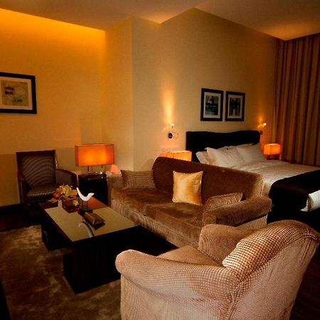 Zara Continental Hotel Ал Хубар Екстериор снимка