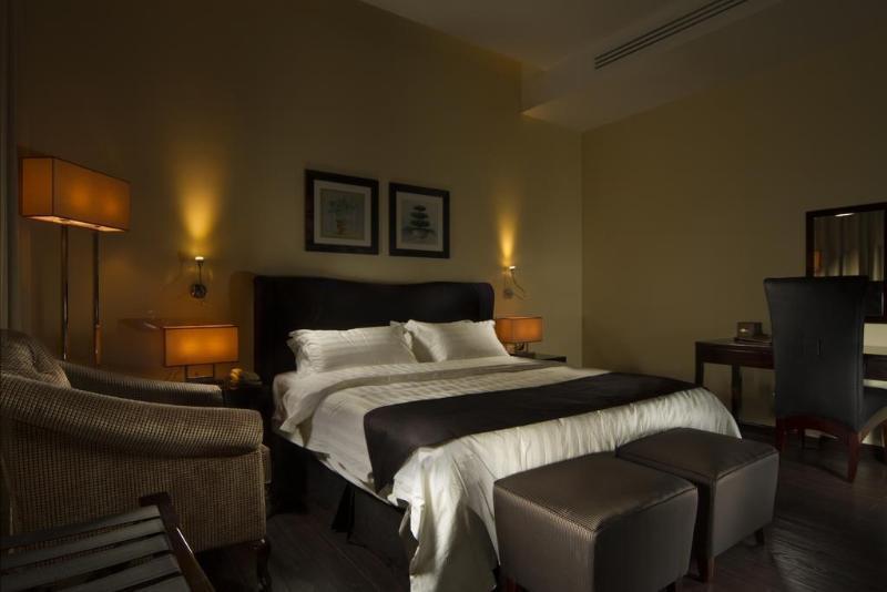 Zara Continental Hotel Ал Хубар Екстериор снимка