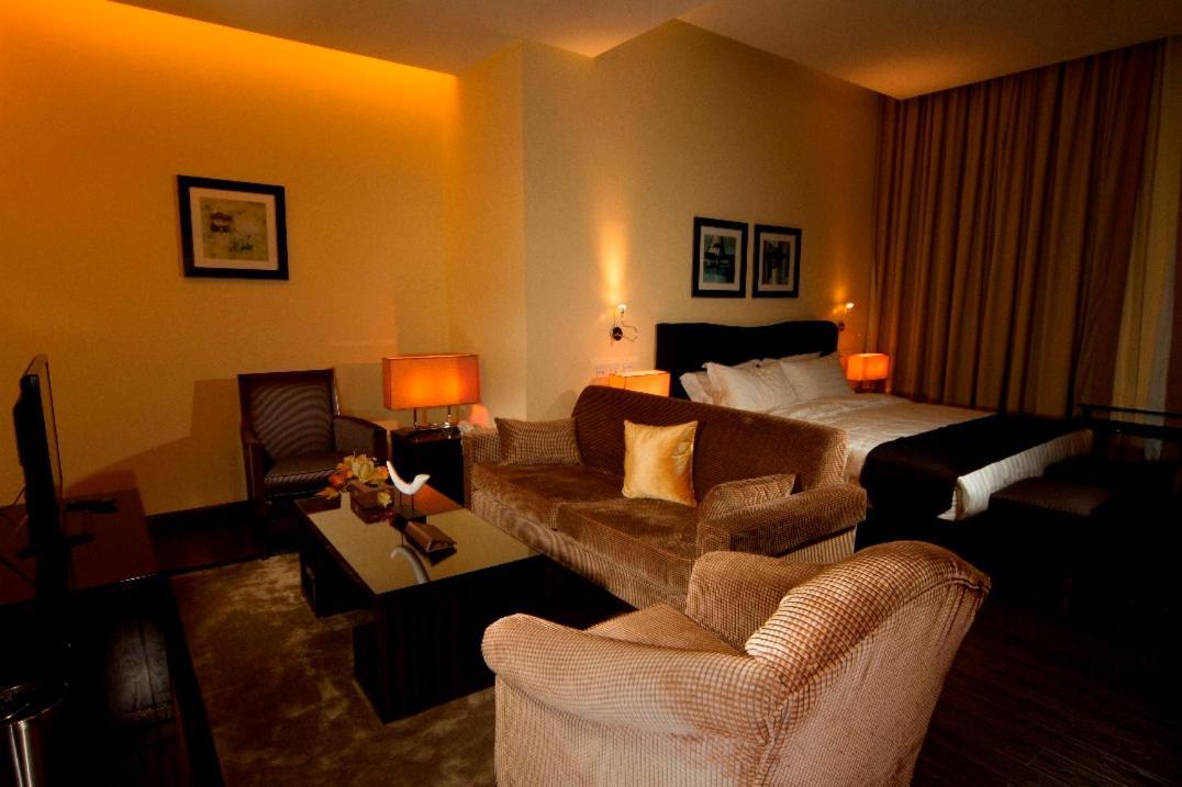Zara Continental Hotel Ал Хубар Екстериор снимка