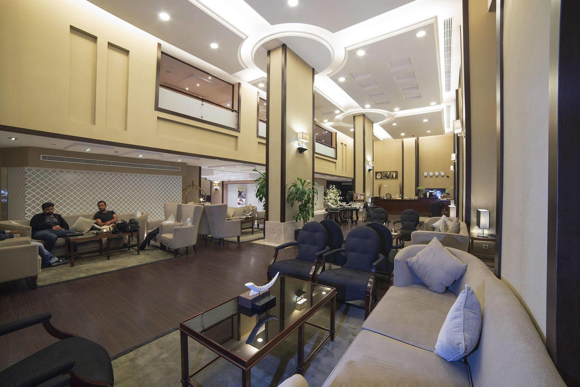 Zara Continental Hotel Ал Хубар Екстериор снимка